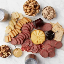 Deluxe Gourmet Picnic Gift Basket With Wine -HICKORY FARMS Sales 006547 006456 2 5