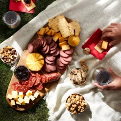 Deluxe Gourmet Picnic Gift Basket 11 Deluxe Gourmet Picnic Gift Basket -HICKORY FARMS Sales 006547 006456 3 2