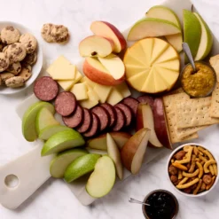 Front Page -HICKORY FARMS Sales deluxe fruit snack gift basket 006965 2 2