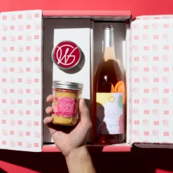 Date Night Cupcake 2-Pack & Rosé Gift Set -HICKORY FARMS Sales valentines day cupcake 2 pack rose gift set 003741 2